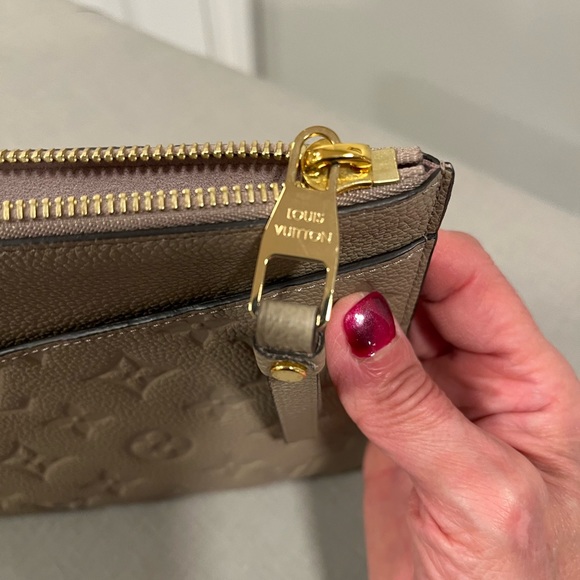 Louis Vuitton pouch - Picture 10 of 15